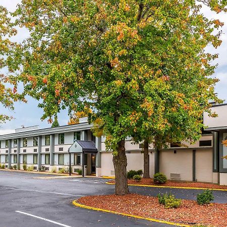 Clarion Inn Belle Vernon Exterior photo