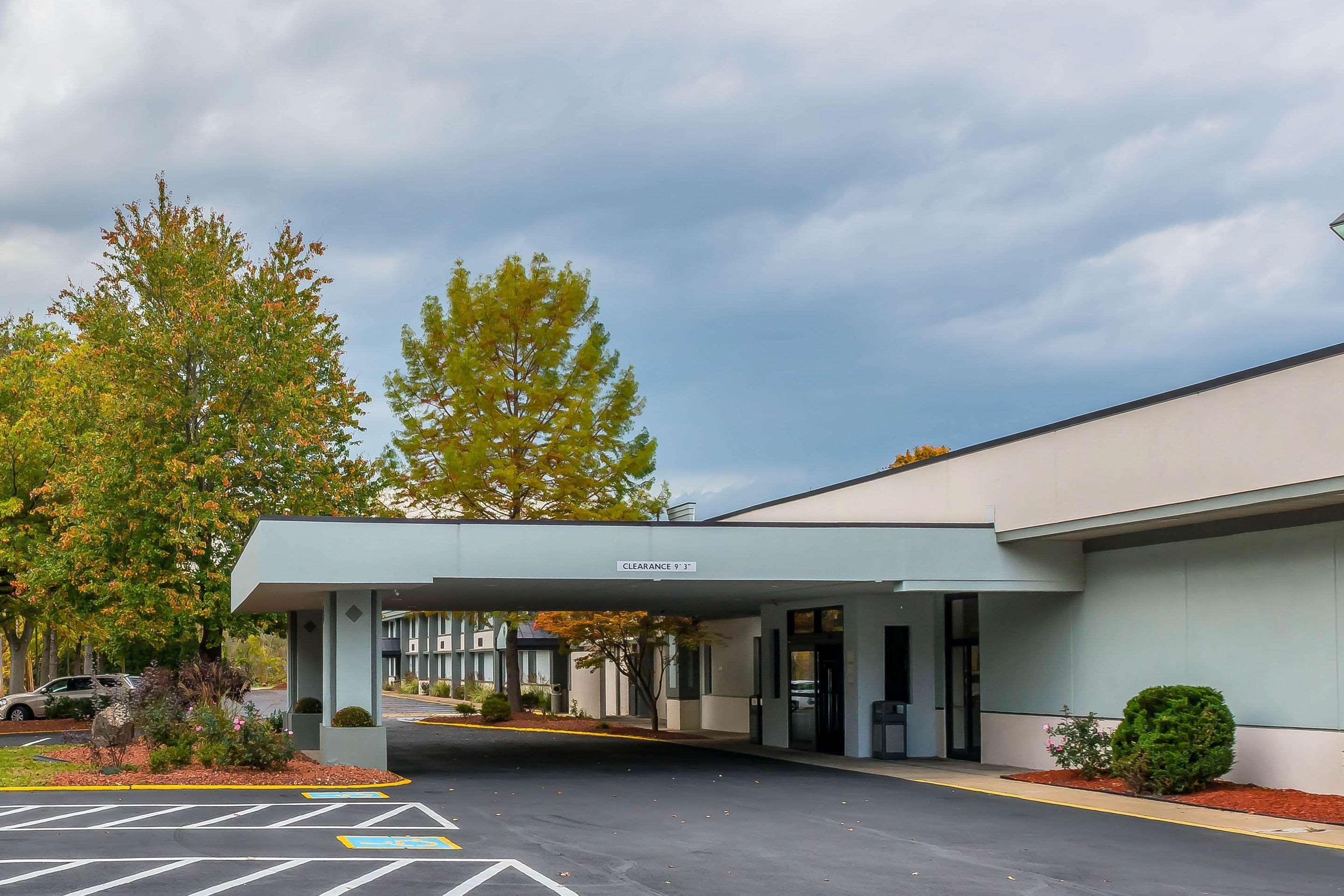 Clarion Inn Belle Vernon Exterior photo